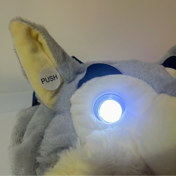 NWT- Wolf Hat Night Eyes LED Novelty Headlamp Kids Children’s Fun - Picture 14 of 15